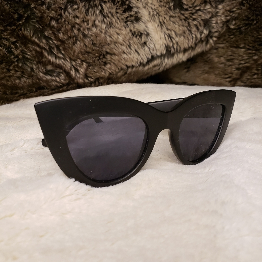 Cat Eye Sunglasses [EUC]